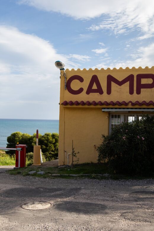 Willkommen auf dem Campingplatz Cap Peyrefite zwischen Meer und Bergen